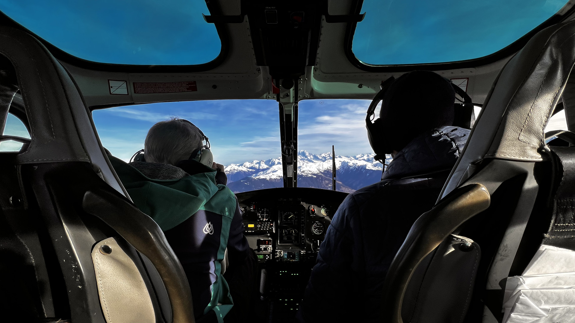 03-Sightseeing-Flights-Slider-Robert-M_LesArcs-to-MontBlanc_Sightseeing-Flights